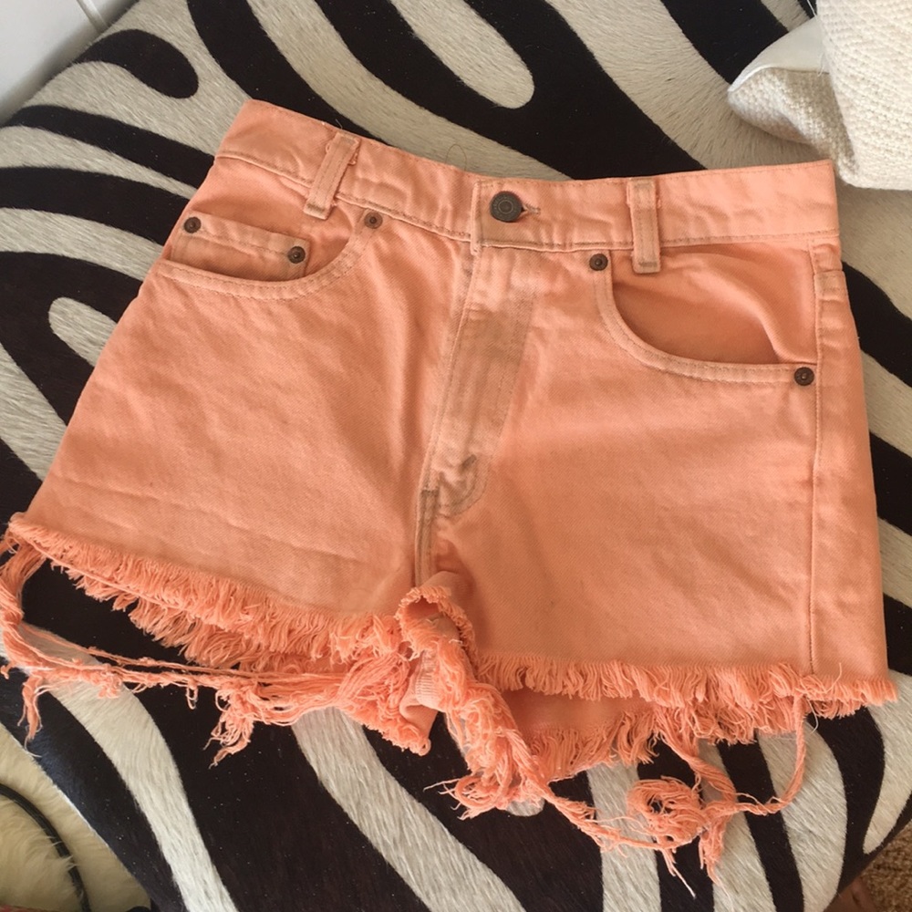 UO LEVI’S Cutoff Shorts